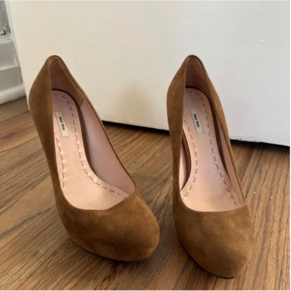 MIU MIU CAMEL SUEDE PUMPS - Picture 4 of 10